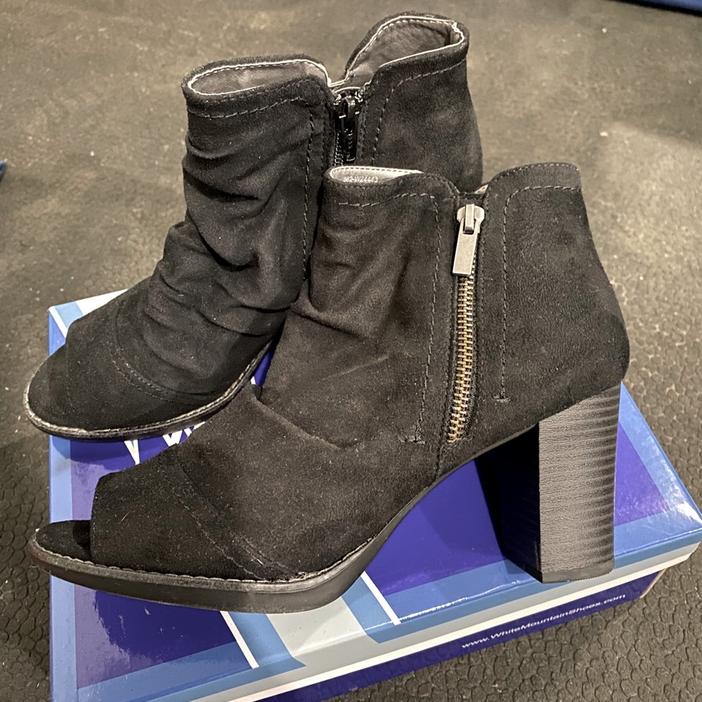 Black heels size 8.5